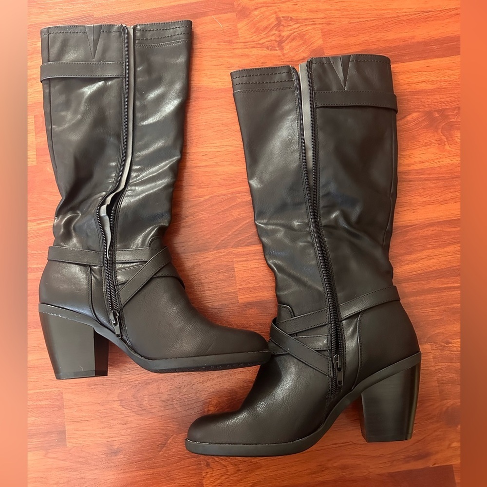 Rialto Claudette Knee High Woman's Boots - Picture 9 of 10